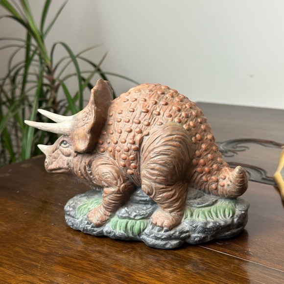 Vintage Triceratops Dinosaur Figurine Statue - Detailed Dino Decor - Picture 5 of 8